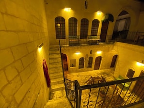 Terrace/patio - Ayataç Konak Otel (Sanliurfa)
