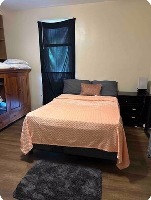 Iron/ironing board, Internet, bed sheets - 2-bedroom studio in serene Hagerstown with AC comfort (Hagerstown)