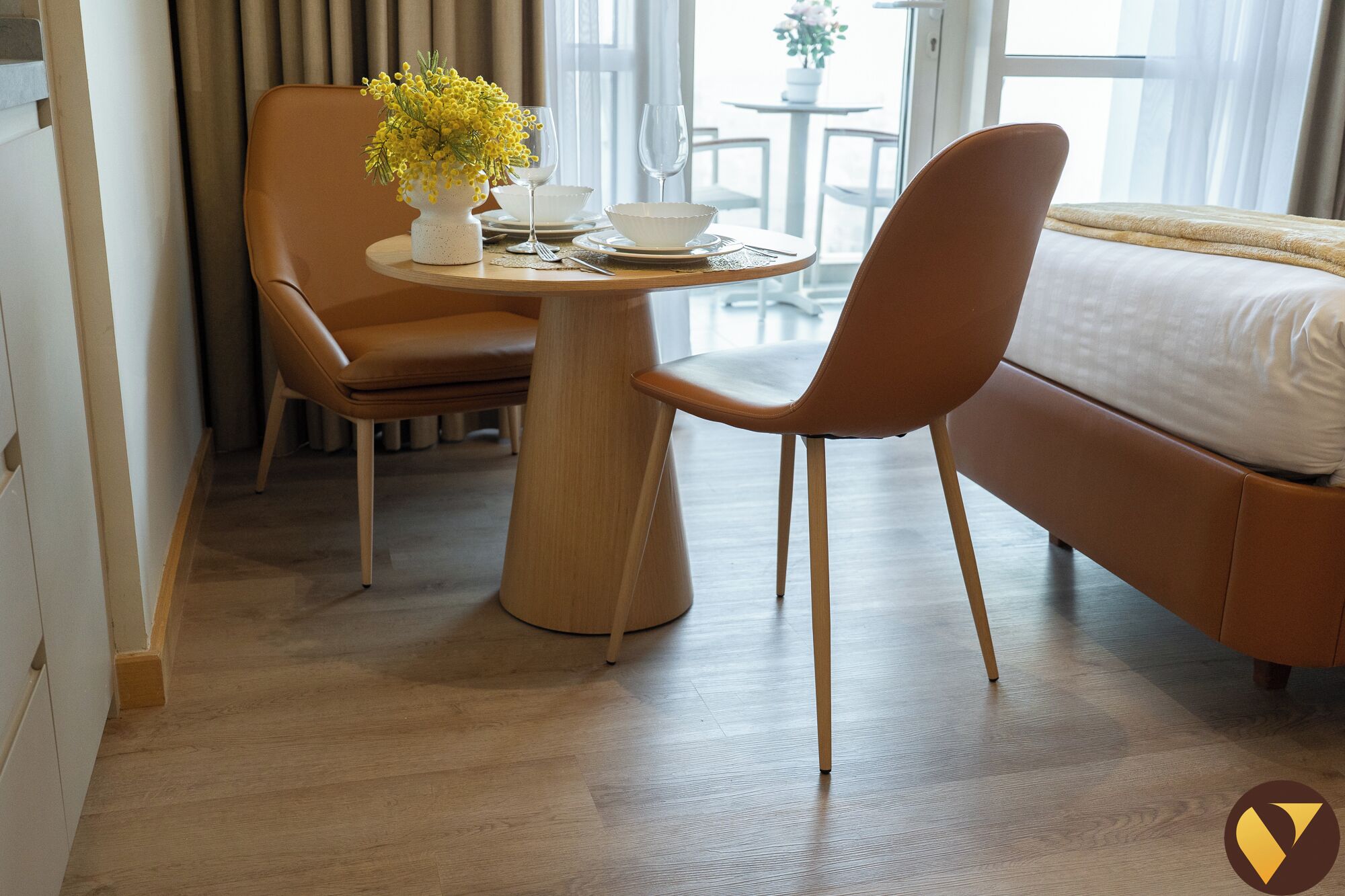 Luxury Studio, Balcony, City View | In-room dining