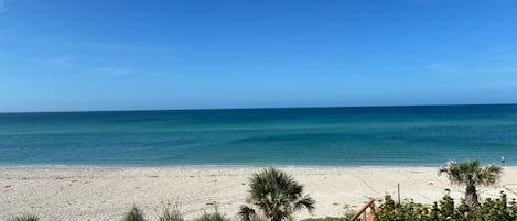 Am Strand, Liegestühle, Strandtücher