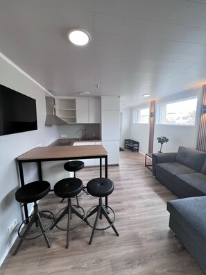 Departamento, vista al jardín | Cocina privada