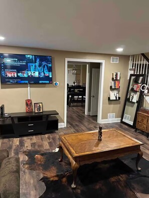 Interior - Stay-4-Awhile, Modern, comfy centrally-located home in Wilmington, DE (Wilmington)