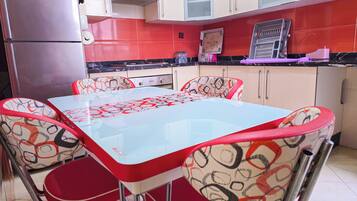 Deluxe Apartment, Balcony, City View | Dining room