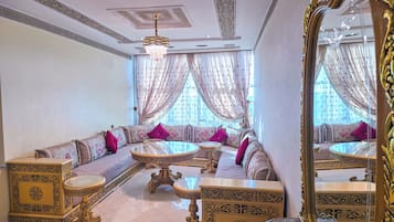 Apartament Deluxe, balcó, vistes a la ciutat | Sala d'estar