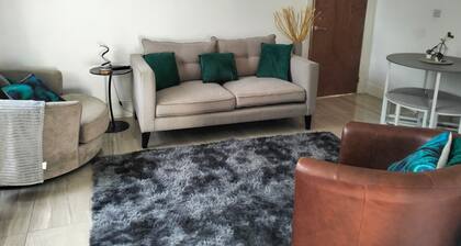 Canalside View House - Modern 11 Bed Retreat in the Yorkshire Dales