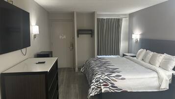 Superior Room, 1 King Bed, Non Smoking, Jetted Tub | Desk, blackout curtains, free WiFi, bed sheets