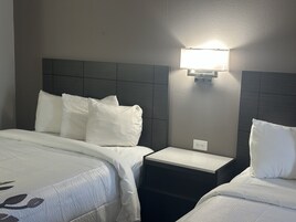 Escritorio, cortinas blackout, wifi gratis y ropa de cama 