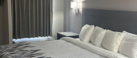 Työpöytä, pimennysverhot, ilmainen Wi-Fi, vuodevaatteet