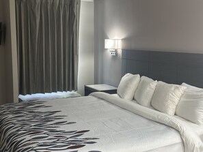 Chambre Supérieure, 1 très grand lit, non-fumeurs, baignoire à jets | Bureau, rideaux occultants, Wi-Fi gratuit, draps fournis