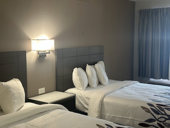 Escritorio, cortinas blackout, wifi gratis y ropa de cama 