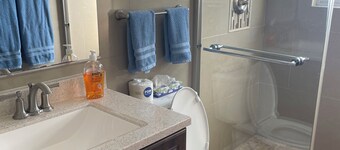 Blue Moon #203 2-bedroom 1-ba in charming downtown Clayton. Has AC Heat walk dis