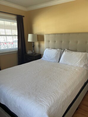 Fer et planche à repasser, Wi-Fi gratuit, draps fournis