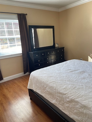 Iron/ironing board, free WiFi, bed sheets