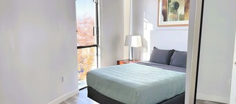 Chic Hollywood 2BR Exclusive Residence: Complimentary AC, WiFi & Parking
