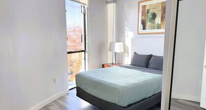 Chic Hollywood 2BR Exclusive Residence: Complimentary AC, WiFi & Parking