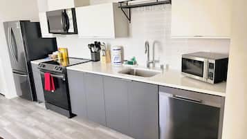 KylskÄp, mikrovÄgsugn, ugn och spishÀll