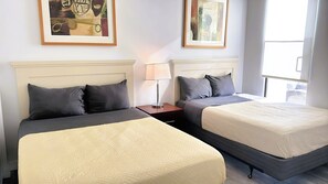 2 habitaciones, escritorio, tabla de planchar con plancha y wifi gratis 