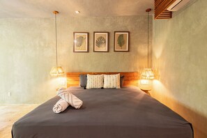 Zimmersafe, laptopgeeigneter Arbeitsplatz, Verdunkelungsvorhänge