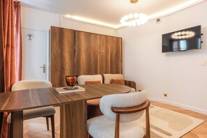 Dining - Elegant air-conditioned studio- Chine 4 (Paris)