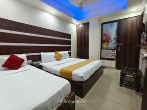 Deluxe Triple Room, Balcony | In-room safe, desk, laptop workspace, free WiFi