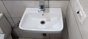 Classic Double or Twin Room, Balcony, City View | Bathroom | Hair dryer, towels, soap, shampoo