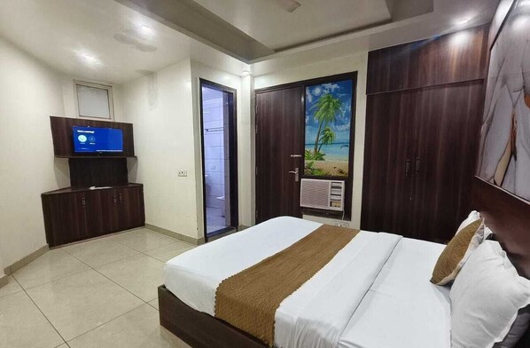 Classic Double or Twin Room, Balcony, City View | In-room safe, desk, laptop workspace, free WiFi