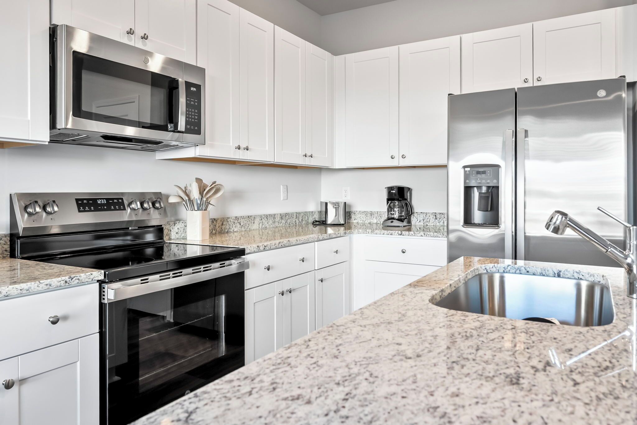 冰箱、微波炉、烤箱、炉灶