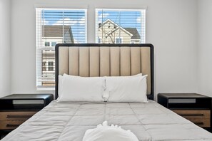 4 slaapkamers, een bureau, een strijkplank/strijkijzer, gratis wifi