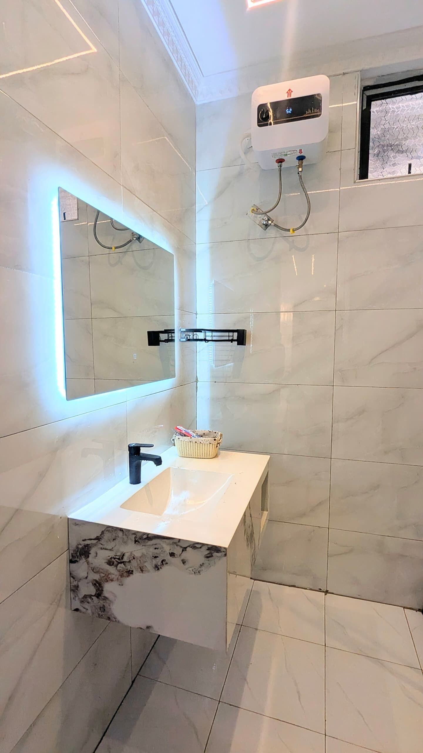 Deluxe Apartment, Balcony, Hill View | Bathroom