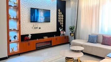 Apartemen Deluks, balkon, pemandangan bukit | Wi-Fi gratis