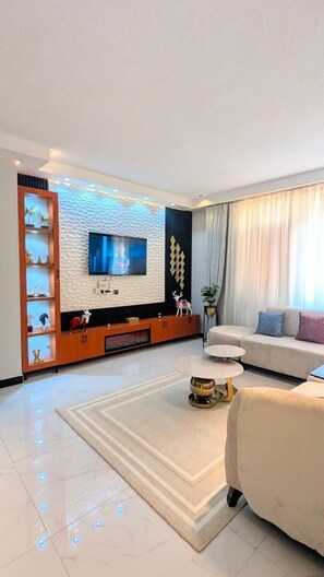 Apartemen Deluks, balkon, pemandangan bukit | Wi-Fi gratis