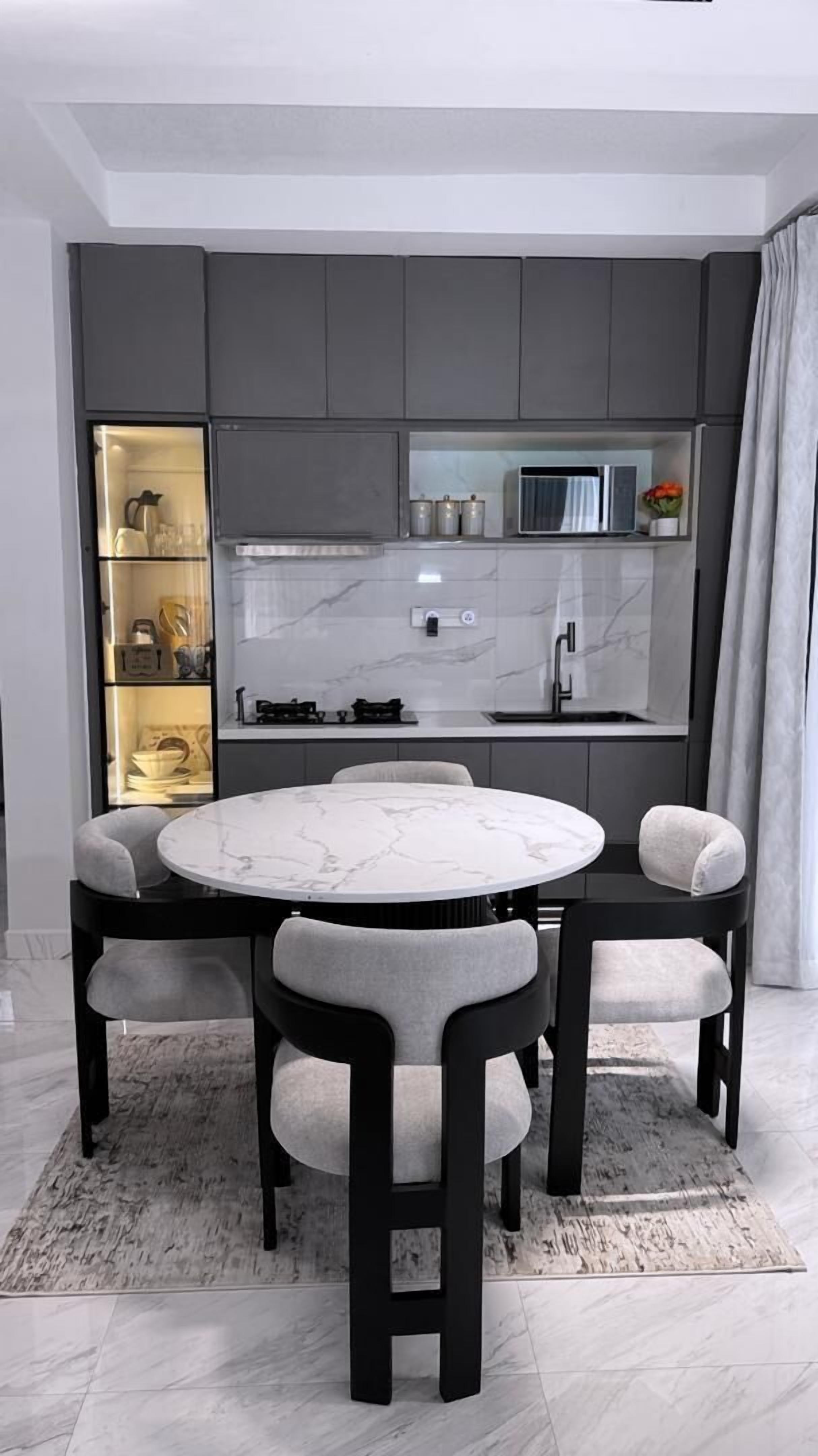 Deluxe Apartment, Balcony, Hill View | Private kitchen | Microwave