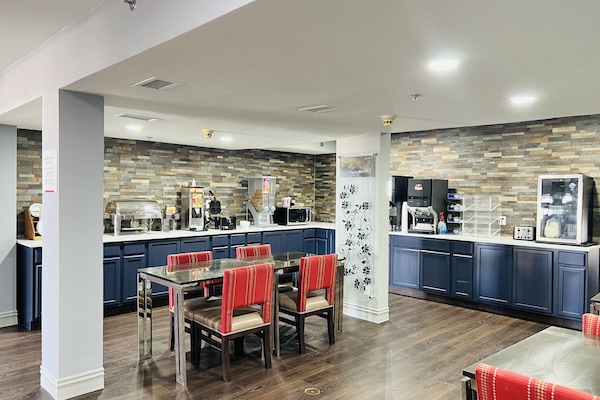 Termasuk sarapan penuh setiap hari