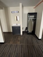 Suite, 1 King Bed, Non Smoking | Living area