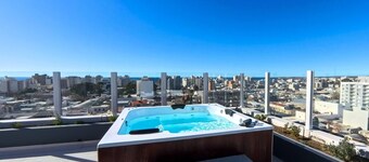 馬德林港加萊斯溫德姆華美達公寓酒店  