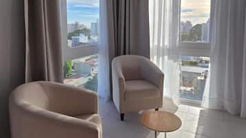 Apartment, 1 King Bed, Non Smoking | Soundproofing