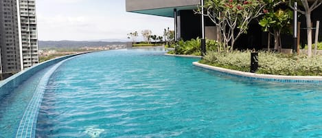 สระว่ายน้ำ