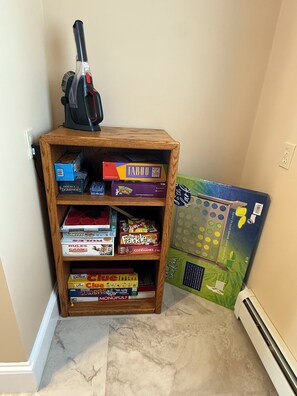 Game room - 2-bedroom cottage on Rainbow Lake (Trufant)