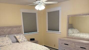 2 bedrooms, iron/ironing board, WiFi, bed sheets