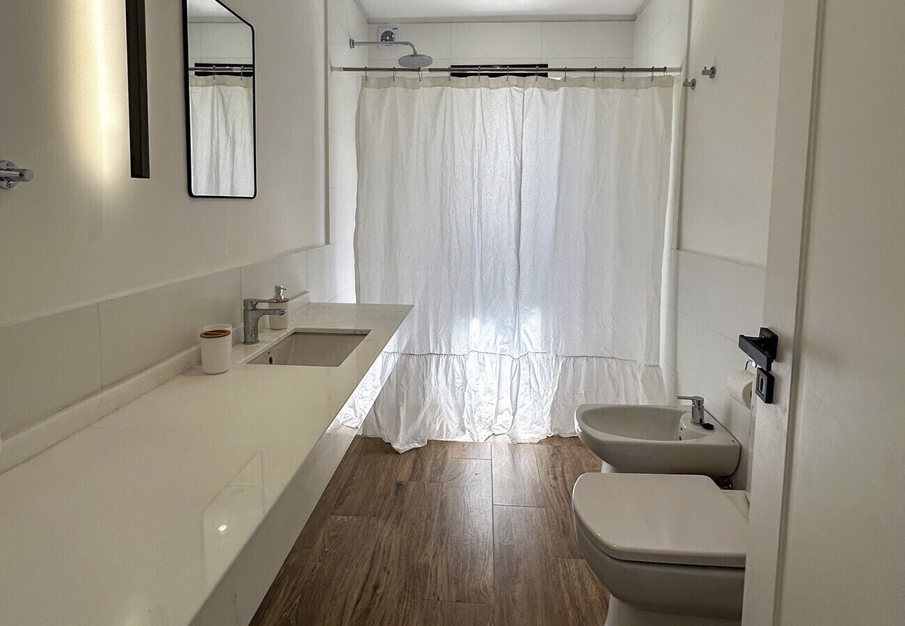 Bruser, bidet, håndklæder