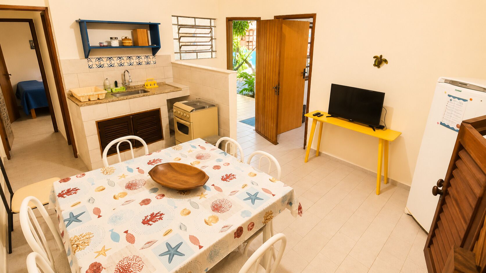 Geladeira, micro-ondas, fogão, cooktop