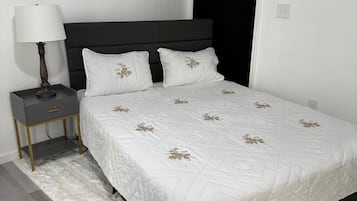 1 chambre, fer et planche Ă repasser, Wi-Fi gratuit, draps fournis