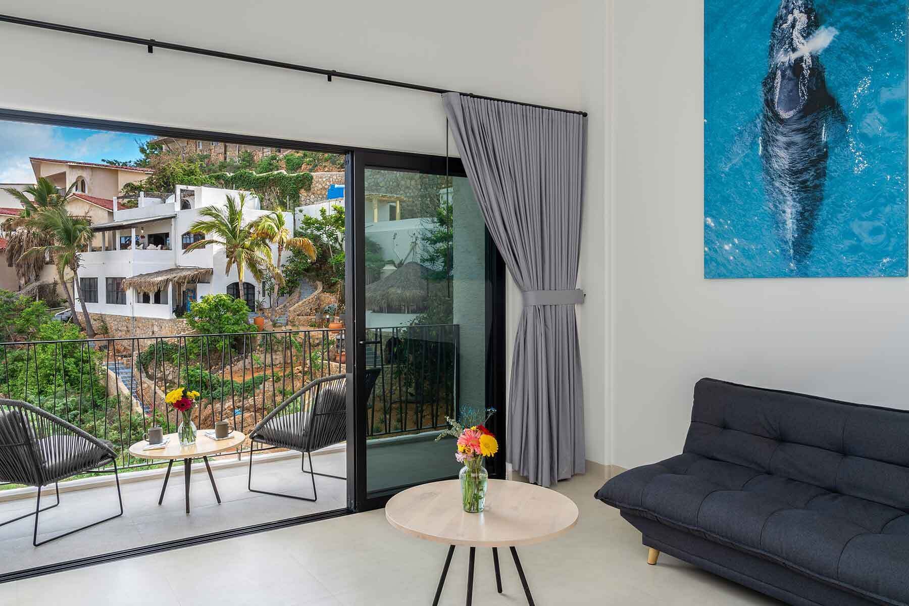 Appartamento, 1 letto king, vista città | Una cassaforte in camera, ferro/asse da stiro, Wi-Fi gratuito, lenzuola