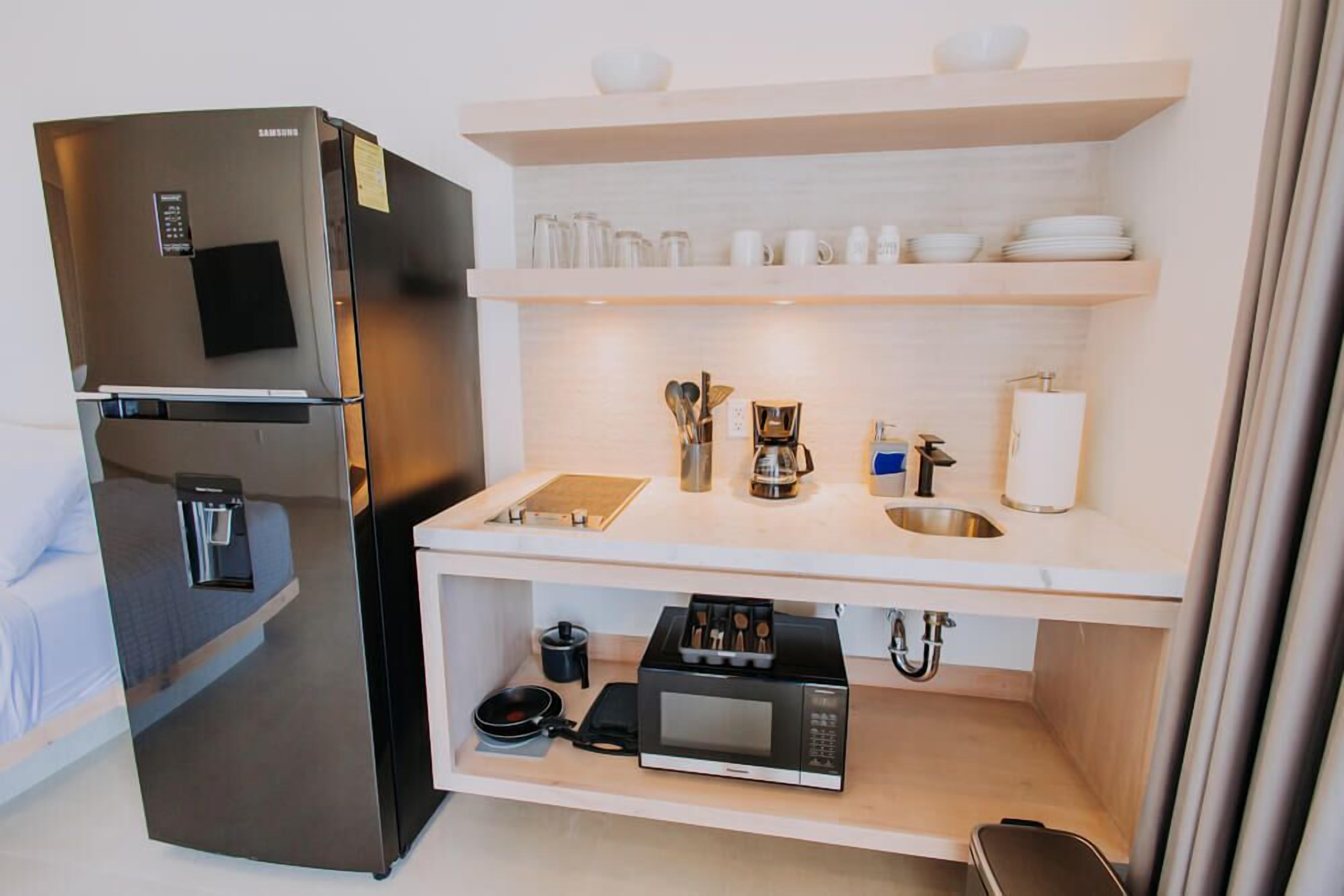 Suite estudio, 2 camas Queen size, vista a la ciudad | Cocina privada