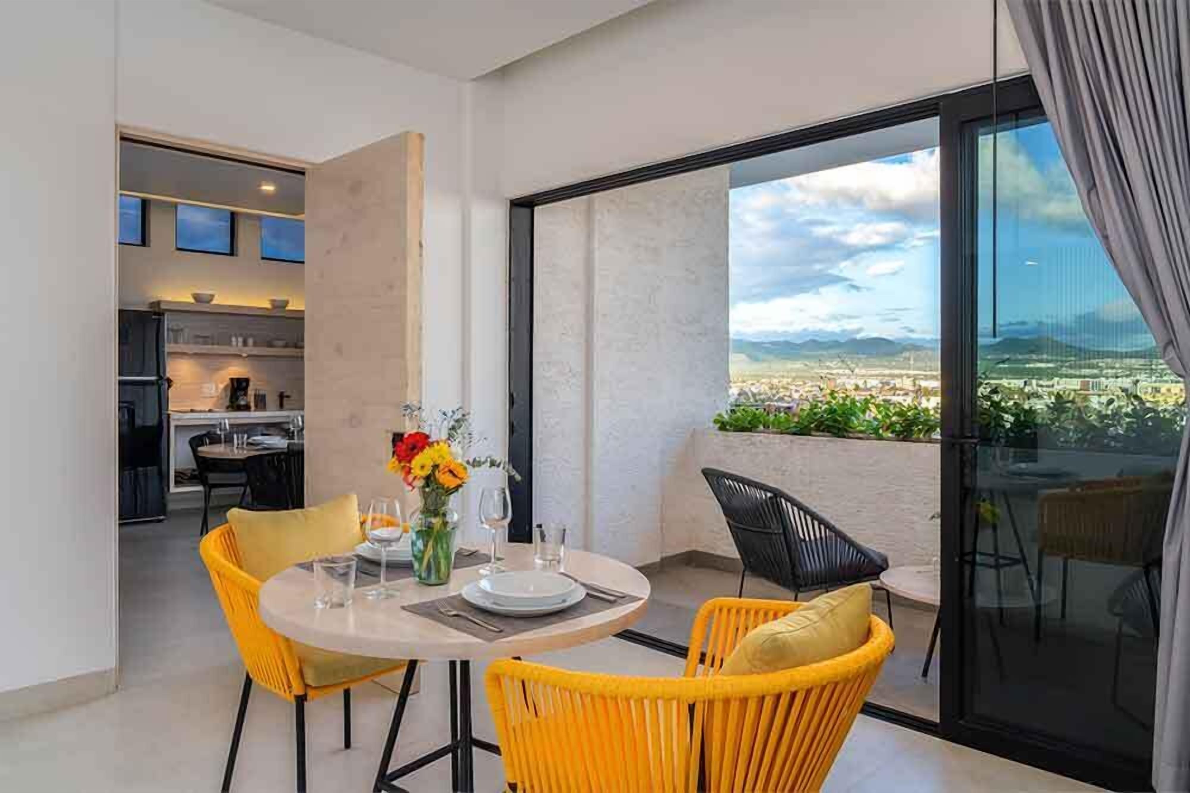 Suite Studio, 1 très grand lit, vue ville | Coffres-forts dans les chambres, fer et planche à repasser