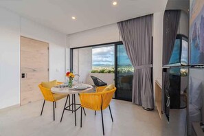 Studio Suite, 1 King Bed, City View | In-room safe, iron/ironing board, free WiFi, bed sheets