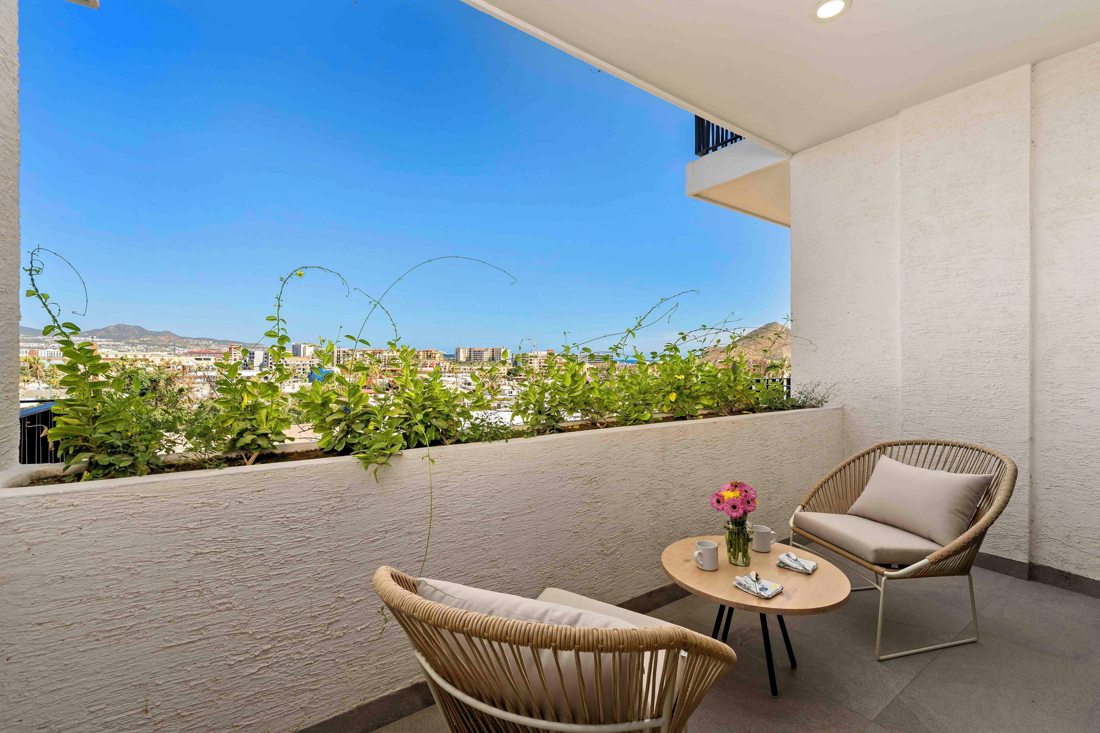 Studio Suite, 1 King Bed, City View | City view