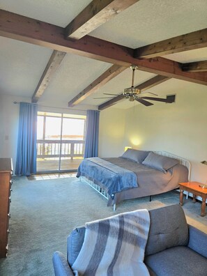 3 bedrooms, iron/ironing board, free WiFi, bed sheets - Lake Eustis Waterfront Sunset House 3/2 Amazing Views! Boat Dock Available!  (Eustis)
