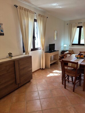 Dining - DOMO on NEULACHE Country villa consisting of two apts. 5 minutes from the sea (Sardegna)