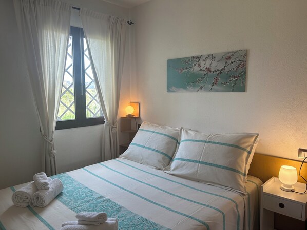 Iron/ironing board, WiFi, bed sheets